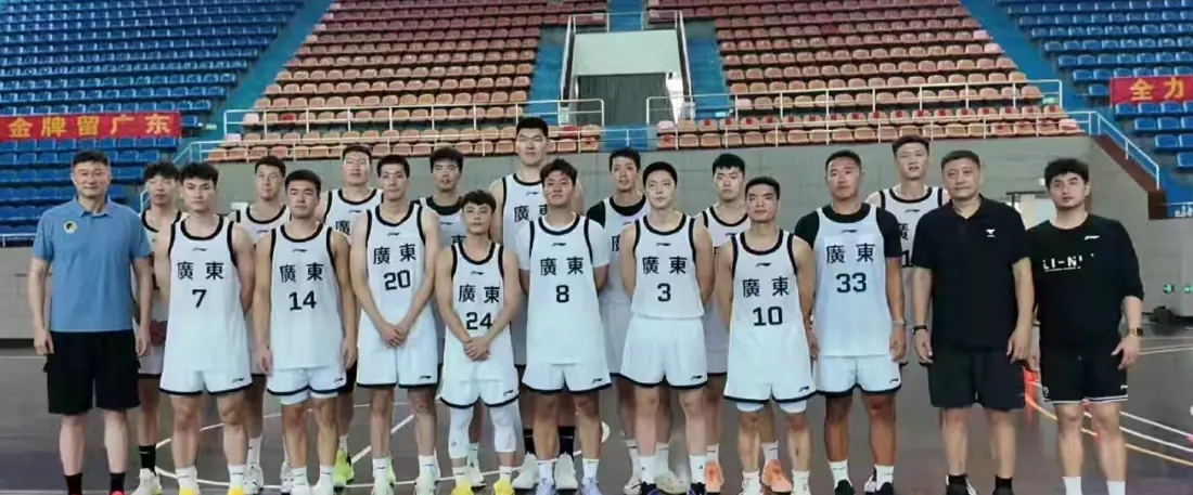 yid, 黎伊扬, 喜欢篮球