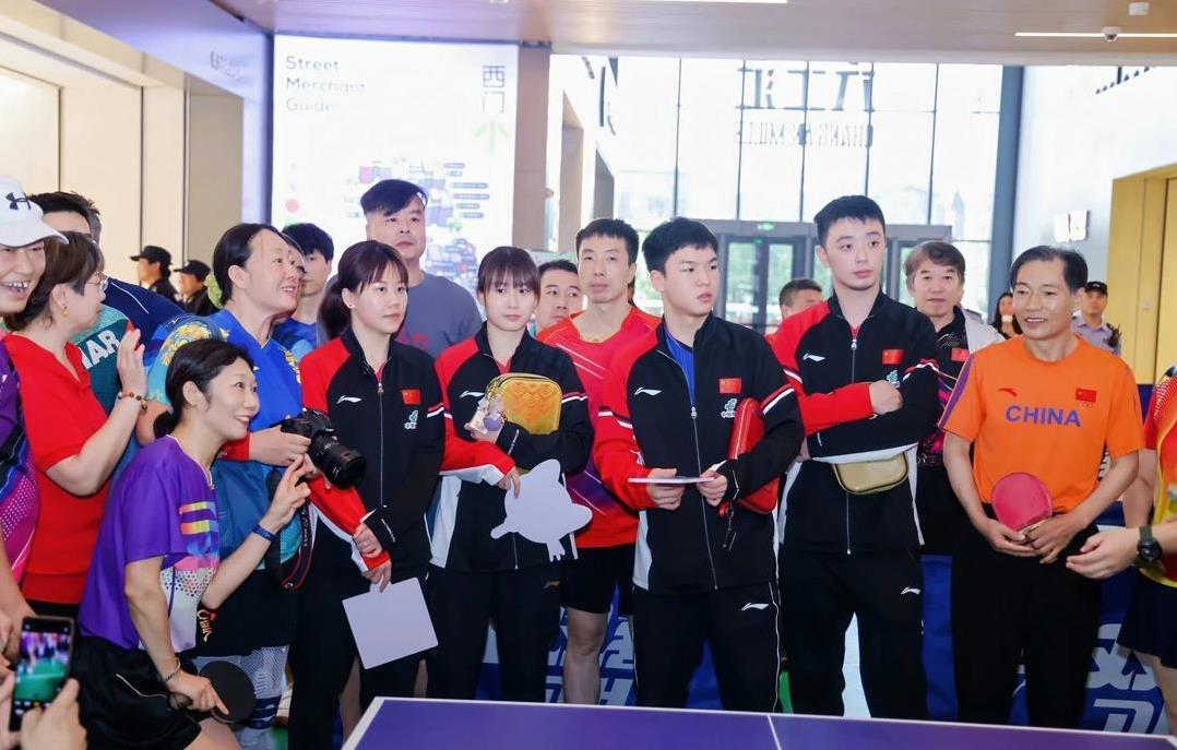 更紧密地连, 普通爱好者, 现场观众看 更紧密地连, 普通爱好者, 现场观众看